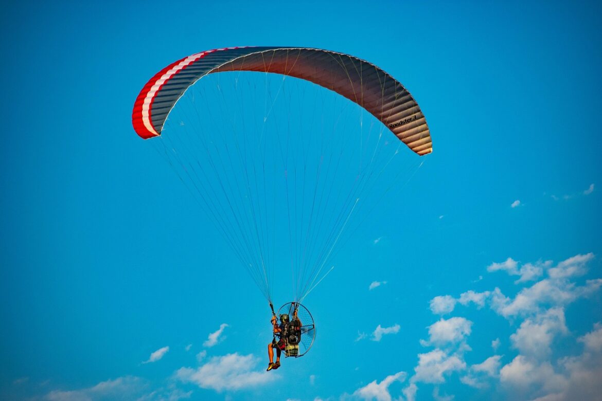 Paranapanema recebe pilotos internacionais para campeonato de paramotor e paratrike